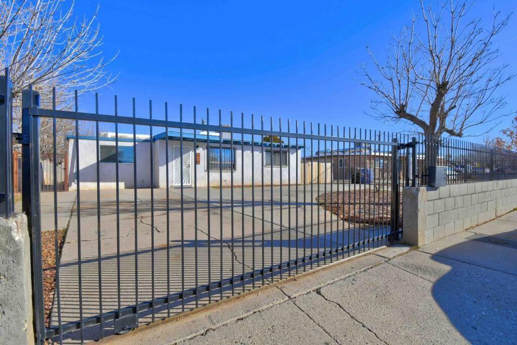 앨버커키 Casa Charleston-3Br-2Bath-Hot Tub-Pet Friendly-No Pet Fees! 빌라 외부 사진
