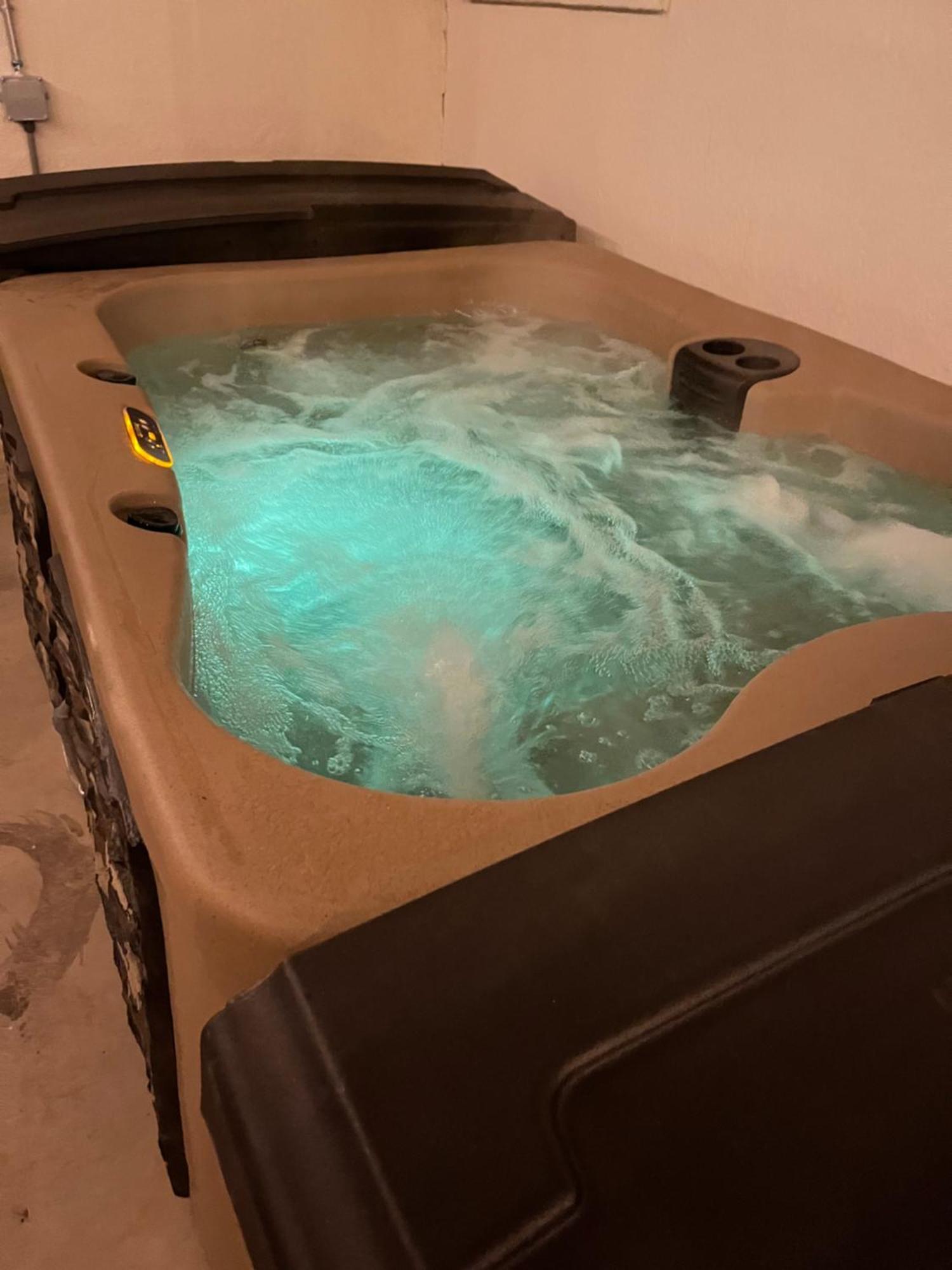 앨버커키 Casa Charleston-3Br-2Bath-Hot Tub-Pet Friendly-No Pet Fees! 빌라 외부 사진